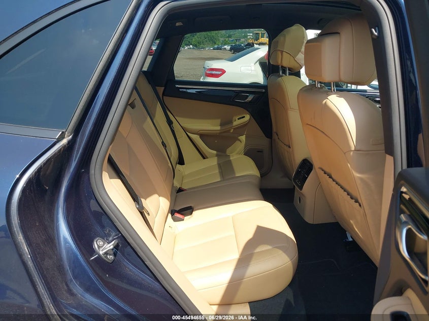 2018 Porsche Macan VIN WP1AA2A50JLB16949 IAAI salvage auction — RIGHT FRONT, Salvage (Pennsylvania), sold $11,600 on 2026-07-17 (photo 8)