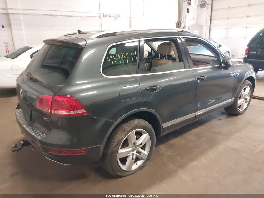 2011 Volkswagen Touareg VIN WVGFK9BPXBD006740 IAAI salvage auction — NORMAL WEAR, Clear (Minnesota), sold $1,450 on 2026-07-08 (photo 4)