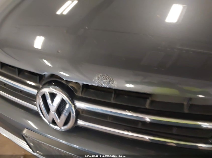 2011 Volkswagen Touareg VIN WVGFK9BPXBD006740 IAAI salvage auction — NORMAL WEAR, Clear (Minnesota), sold $1,450 on 2026-07-08 (photo 6)