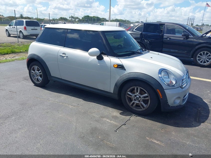 2013 Mini Hard top VIN WMWSU3C50DT683440 IAAI salvage auction — WATER/FLOOD, Rebuildable (Florida), sold $375 on 2026-08-06 (photo 1)