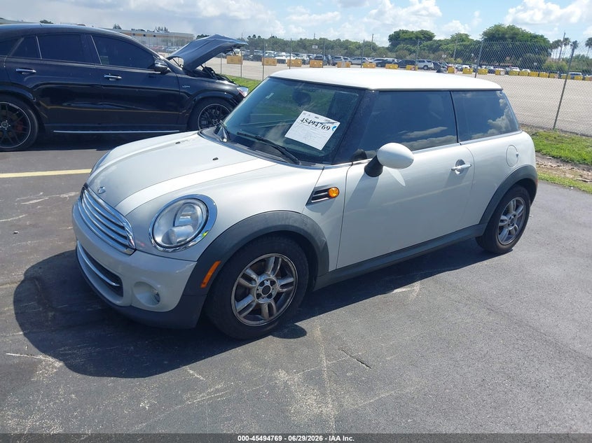 2013 Mini Hard top VIN WMWSU3C50DT683440 IAAI salvage auction — WATER/FLOOD, Rebuildable (Florida), sold $375 on 2026-08-06 (photo 2)