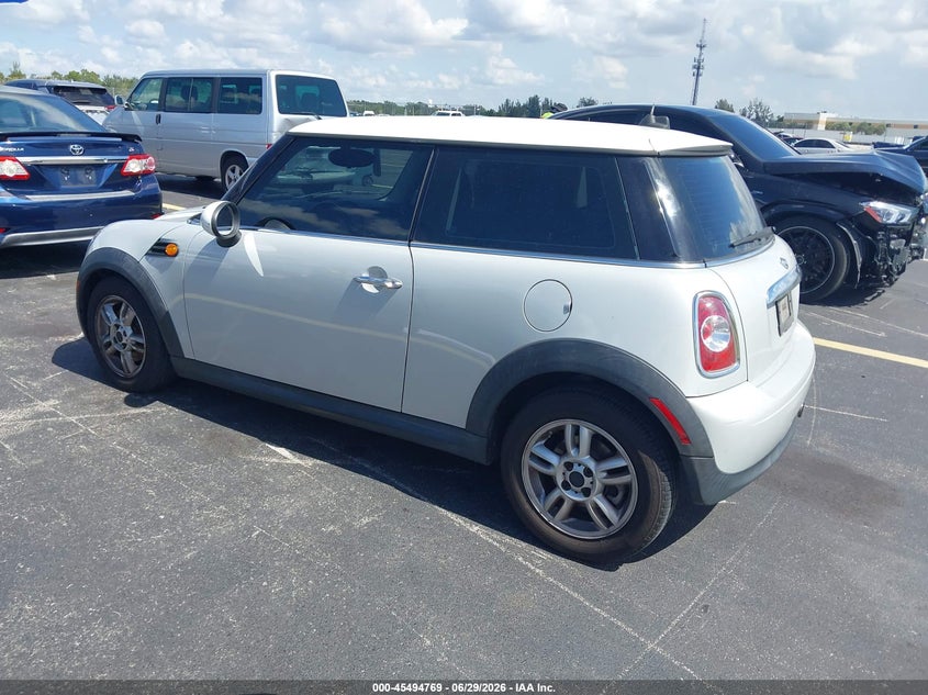 2013 Mini Hard top VIN WMWSU3C50DT683440 IAAI salvage auction — WATER/FLOOD, Rebuildable (Florida), sold $375 on 2026-08-06 (photo 3)