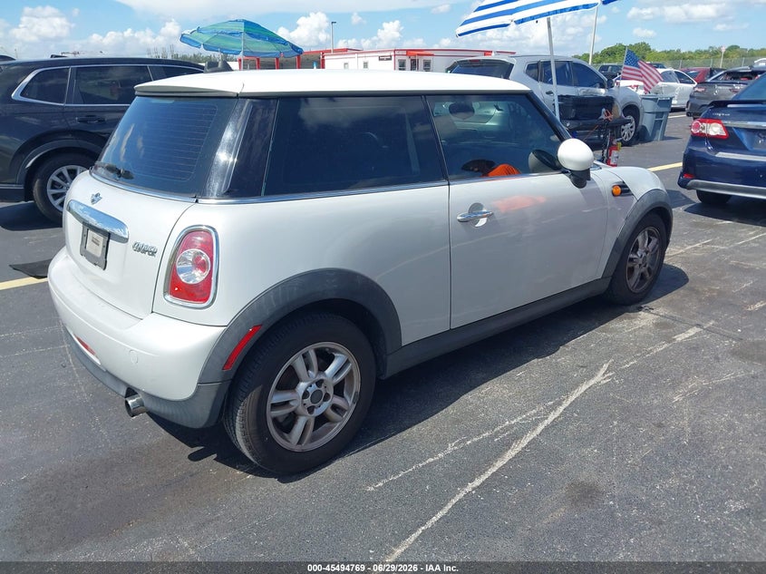 2013 Mini Hard top VIN WMWSU3C50DT683440 IAAI salvage auction — WATER/FLOOD, Rebuildable (Florida), sold $375 on 2026-08-06 (photo 4)