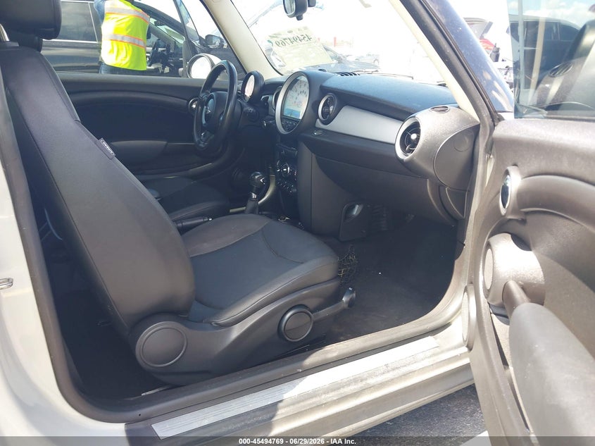 2013 Mini Hard top VIN WMWSU3C50DT683440 IAAI salvage auction — WATER/FLOOD, Rebuildable (Florida), sold $375 on 2026-08-06 (photo 5)
