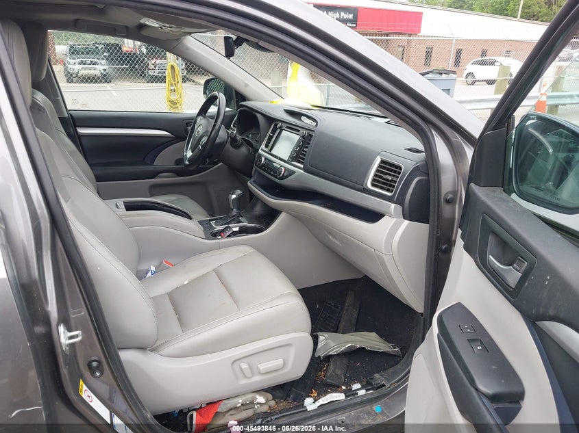 2018 Toyota Highlander VIN 5TDJGRFH9JS037788 IAAI salvage auction — RIGHT SIDE, Salvage (North Carolina), sold $8,100 on 2026-07-16 (photo 5)