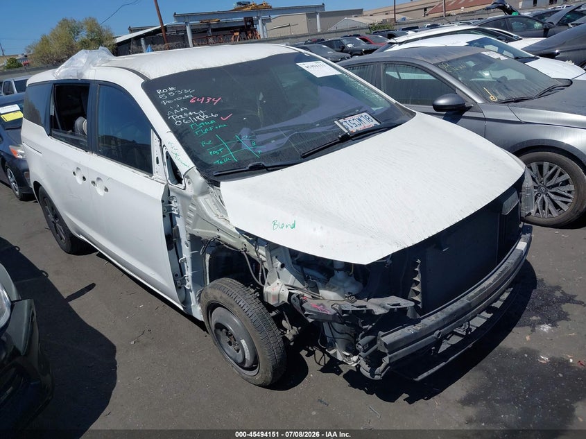 2017 Kia SEDONA VIN KNDMA5C10H6258494 IAAI salvage auction — LEFT & RIGHT, Salvage Title, sold $1,750 on 2026-07-15 (photo 1)