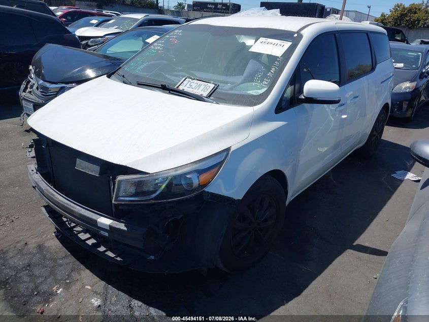 2017 Kia SEDONA VIN KNDMA5C10H6258494 IAAI salvage auction — LEFT & RIGHT, Salvage Title, sold $1,750 on 2026-07-15 (photo 2)