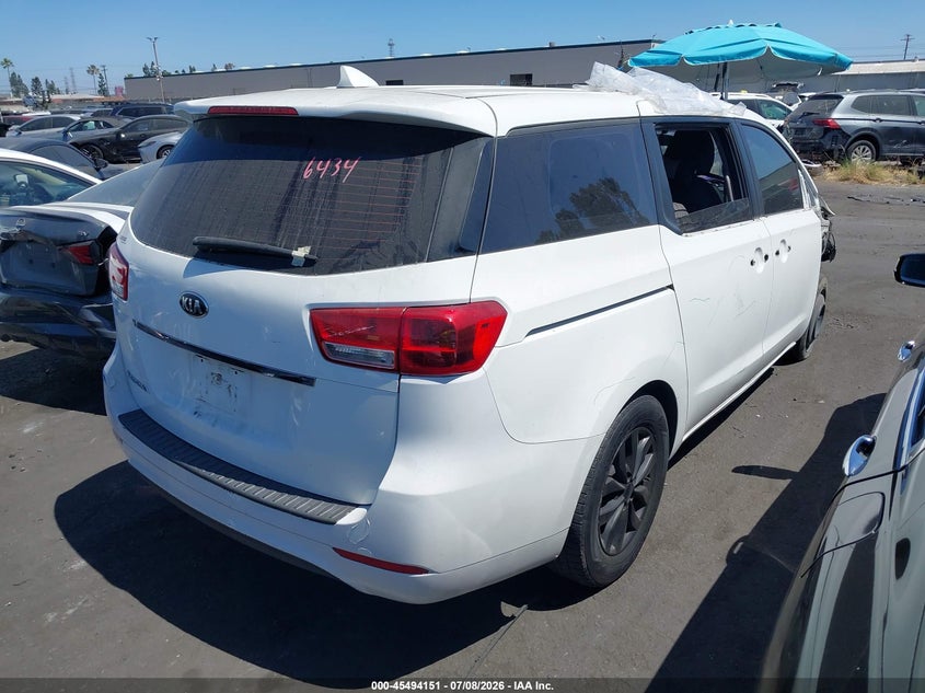 2017 Kia SEDONA VIN KNDMA5C10H6258494 IAAI salvage auction — LEFT & RIGHT, Salvage Title, sold $1,750 on 2026-07-15 (photo 4)