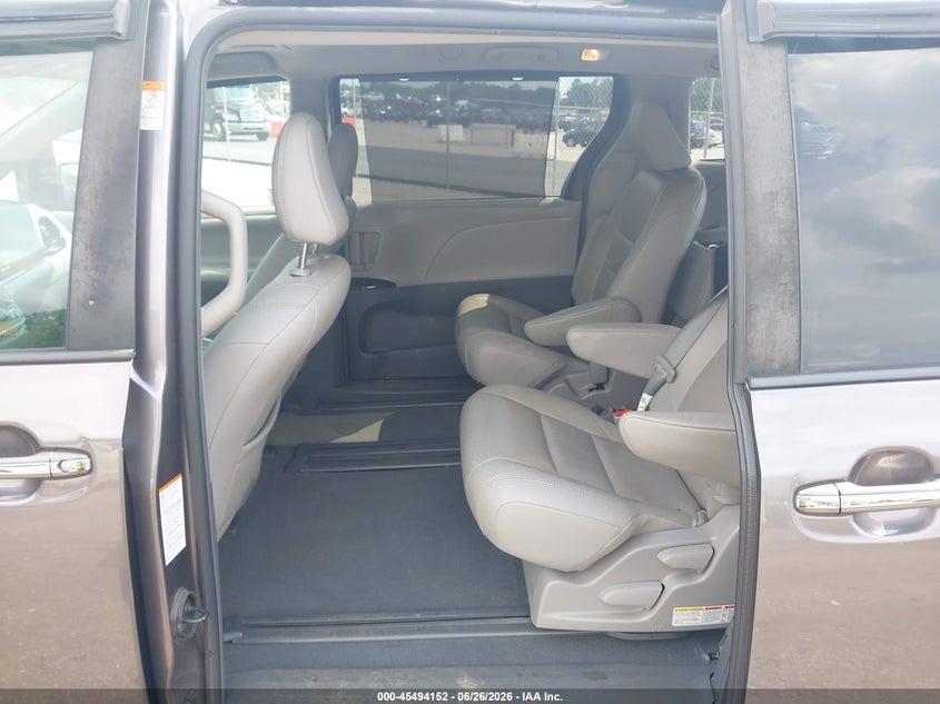 2019 Toyota Sienna VIN 5TDYZ3DC7KS999571 IAAI salvage auction — REAR END, Salvage (South Carolina), sold $25 on 2026-07-29 (photo 8)