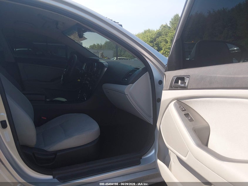2014 Kia Optima VIN 5XXGM4A77EG267616 IAAI salvage auction — THEFT, Salvage (Connecticut), sold $400 on 2026-07-30 (photo 5)