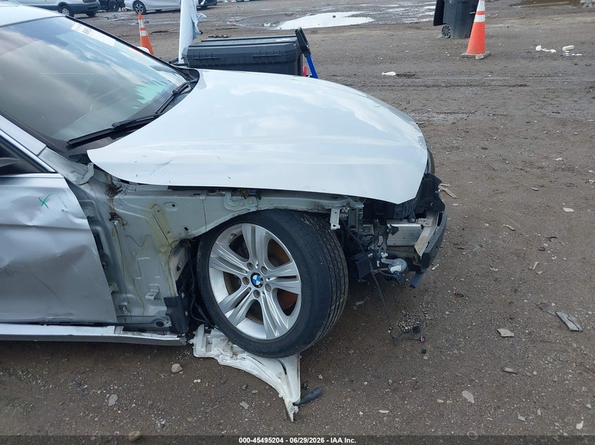 2017 BMW 3er VIN WBA8B9G59HNU50633 IAAI salvage auction — RIGHT FRONT, Salvage (Ohio), sold $3,575 on 2026-07-30 (photo 6)