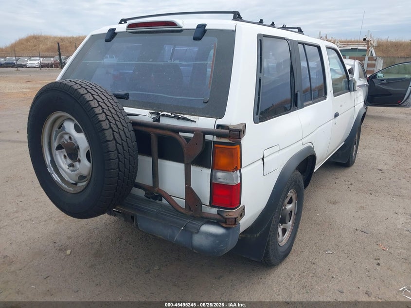 1995 Nissan Pathfinder VIN JN8HD17Y4SW104682 IAAI salvage auction — NORMAL WEAR, Clear - Dealer Only (California), sold $100 on 2026-07-08 (photo 4)