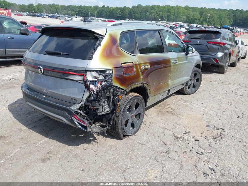 2025 Volkswagen Taos VIN 3VV4C7B26SM036048 IAAI salvage auction — SIDE, Wait Title, sold $10,000 on 2026-08-21 (photo 4)