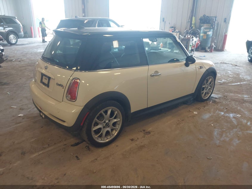 2005 Mini Cooper VIN WMWRE33585TG98235 IAAI salvage auction — UNDERCARRIAGE, Clear (Michigan), sold $550 on 2026-08-04 (photo 4)