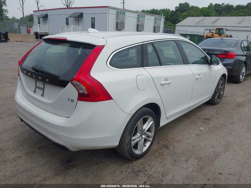 2015 Volvo V60 VIN YV140MEB5F1200212 IAAI salvage auction — LEFT SIDE, Salvage - 75% Or Less (Maryland), sold $275 on 2026-07-28 (photo 4)