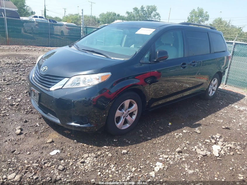 2017 Toyota Sienna VIN 5TDKZ3DC1HS898699 IAAI salvage auction — REAR END, Salvage Title, sold $10,050 on 2026-07-29 (photo 2)