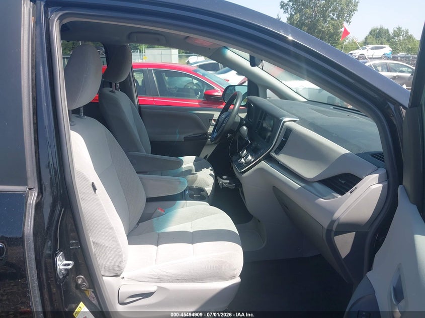 2017 Toyota Sienna VIN 5TDKZ3DC1HS898699 IAAI salvage auction — REAR END, Salvage Title, sold $10,050 on 2026-07-29 (photo 5)