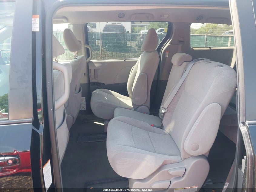 2017 Toyota Sienna VIN 5TDKZ3DC1HS898699 IAAI salvage auction — REAR END, Salvage Title, sold $10,050 on 2026-07-29 (photo 8)