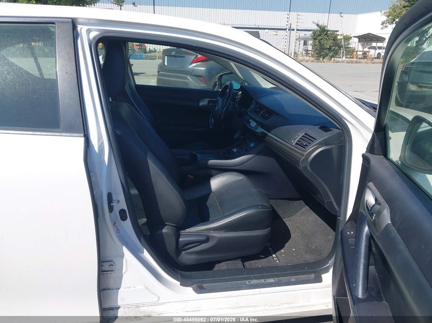 2016 Lexus Ct VIN JTHKD5BH5G2270416 IAAI salvage auction — ENGINE DAMAGE, Salvage (California), sold $1,550 on 2026-07-29 (photo 5)