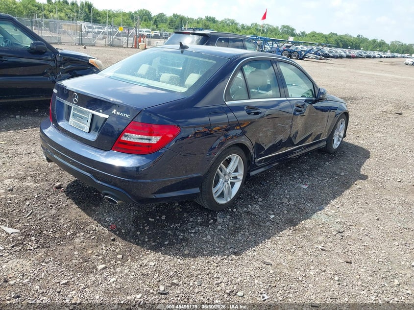 2012 Mercedes-benz C-klasse VIN WDDGF8BB8CA704560 IAAI salvage auction — RIGHT SIDE, Wait Title, sold $2,650 on 2026-08-12 (photo 4)