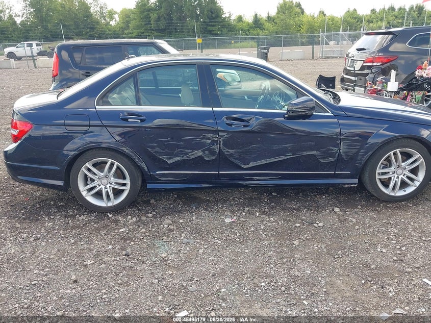 2012 Mercedes-benz C-klasse VIN WDDGF8BB8CA704560 IAAI salvage auction — RIGHT SIDE, Wait Title, sold $2,650 on 2026-08-12 (photo 6)