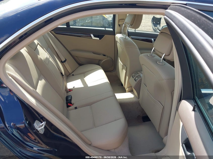 2012 Mercedes-benz C-klasse VIN WDDGF8BB8CA704560 IAAI salvage auction — RIGHT SIDE, Wait Title, sold $2,650 on 2026-08-12 (photo 8)