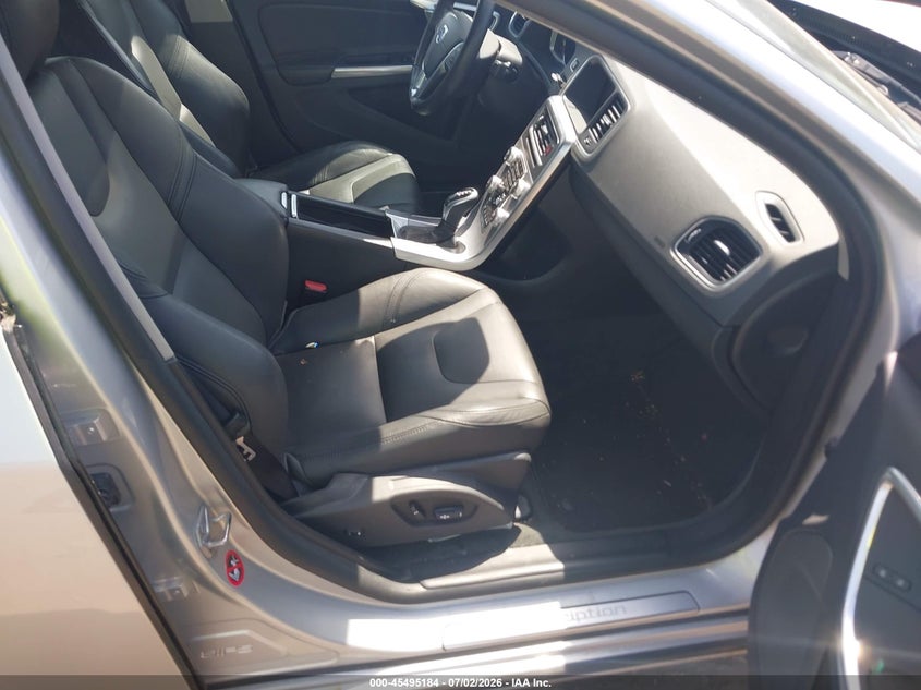 2017 Volvo VIN LYV402TM8HB148990 IAAI salvage auction — FRONT END, Salvage Title, sold $2,450 on 2026-08-01 (photo 5)