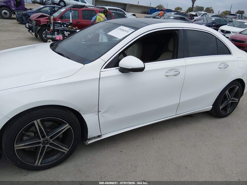 2022 Mercedes-benz A-klasse VIN W1K3G4EBXNJ324770 IAAI salvage auction — SIDE, Salvage Title, sold $9,650 on 2026-08-12 (photo 6)