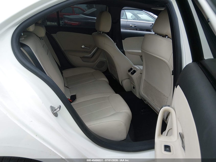 2022 Mercedes-benz A-klasse VIN W1K3G4EBXNJ324770 IAAI salvage auction — SIDE, Salvage Title, sold $9,650 on 2026-08-12 (photo 8)