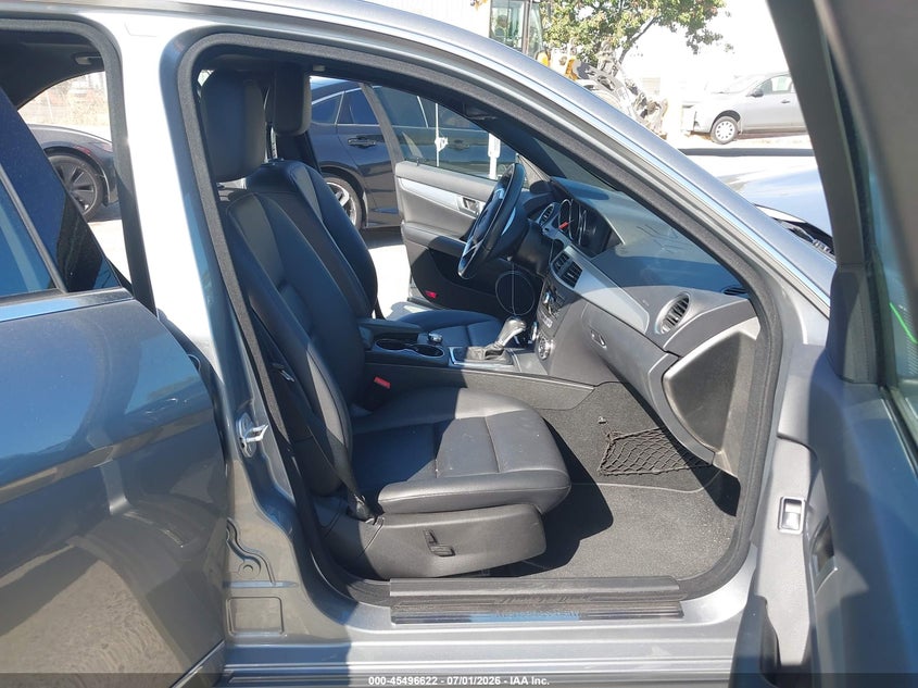2013 Mercedes-benz C-klasse VIN WDDGF4HB8DR255481 IAAI salvage auction — FRONT END, Salvage (California), sold $1,350 on 2026-07-20 (photo 5)