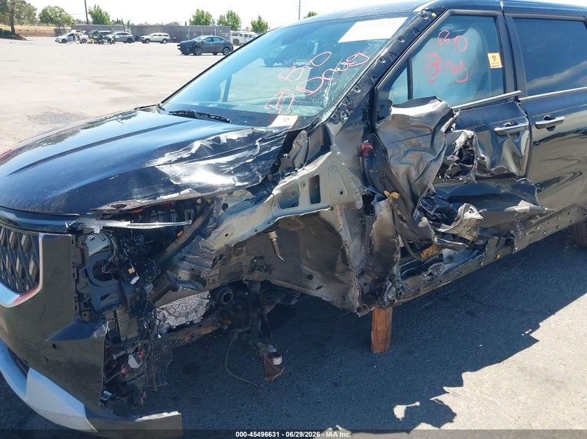 2026 Kia Carnival VIN KNDNB5KA9T6129049 IAAI salvage auction — SIDE, Salvage Title, sold $5,500 on 2026-07-12 (photo 6)