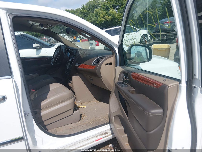 2016 Chrysler Town & country VIN 2C4RC1BG3GR111303 IAAI salvage auction — WATER/FLOOD, Salvage Title, sold $4,150 on 2026-07-31 (photo 5)