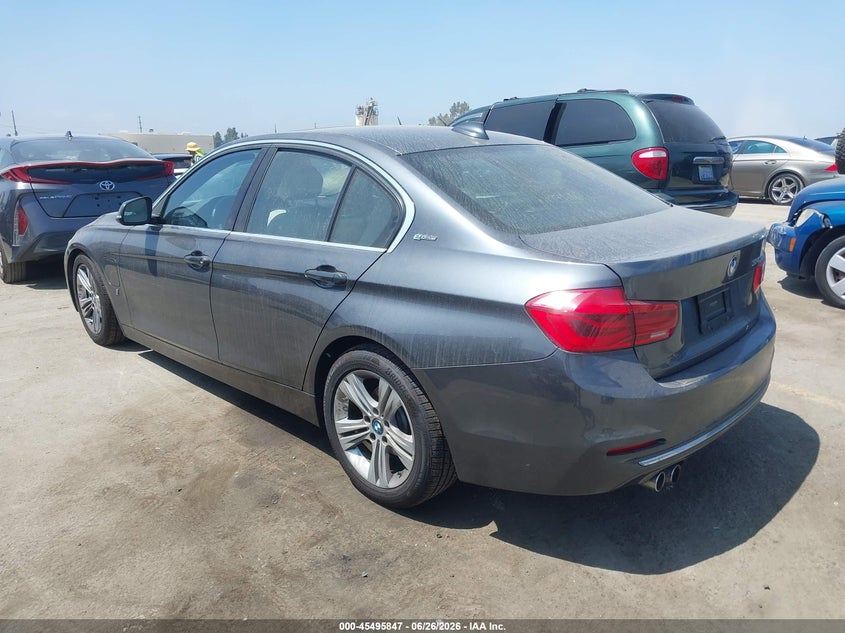 2018 BMW 3er VIN WBA8E1C5XJA755974 IAAI salvage auction — NORMAL WEAR, Salvage (California), sold $1,900 on 2026-07-29 (photo 3)