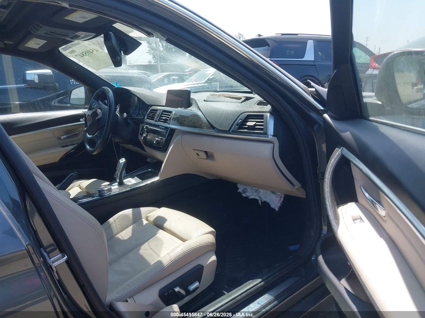 2018 BMW 3er VIN WBA8E1C5XJA755974 IAAI salvage auction — NORMAL WEAR, Salvage (California), sold $1,900 on 2026-07-29 (photo 5)