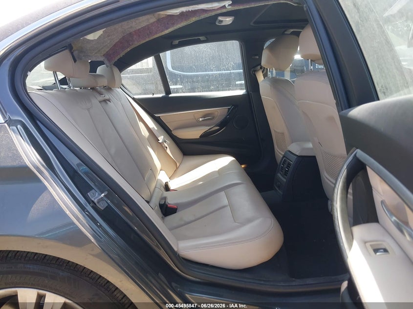 2018 BMW 3er VIN WBA8E1C5XJA755974 IAAI salvage auction — NORMAL WEAR, Salvage (California), sold $1,900 on 2026-07-29 (photo 8)