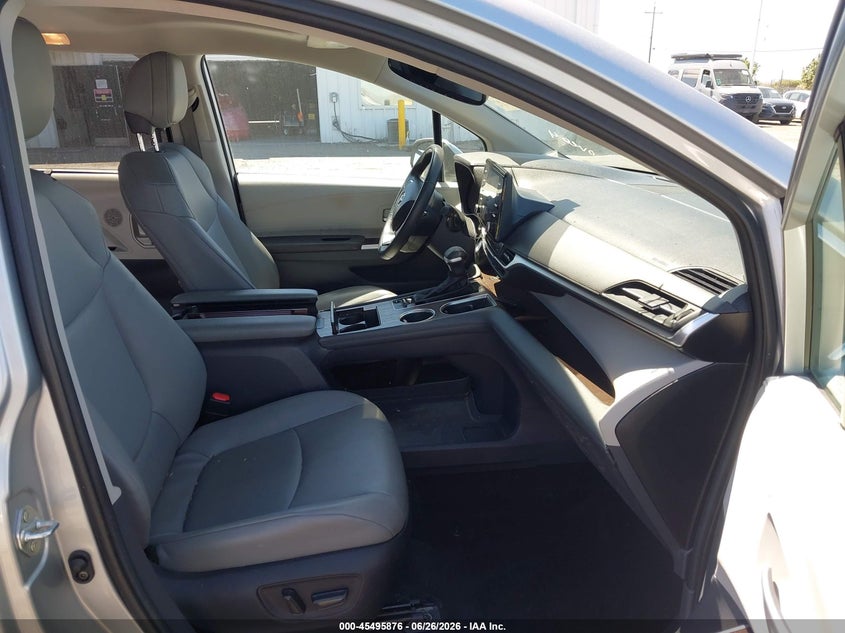 2023 Toyota Sienna VIN 5TDYRKEC5PS165816 IAAI salvage auction — RIGHT SIDE, Salvage (California), sold $16,600 on 2026-07-28 (photo 5)
