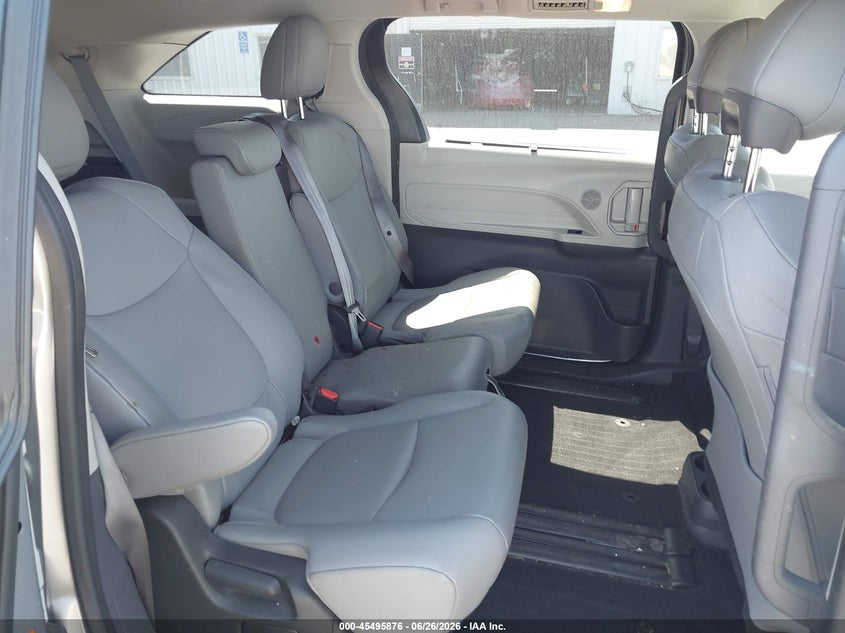 2023 Toyota Sienna VIN 5TDYRKEC5PS165816 IAAI salvage auction — RIGHT SIDE, Salvage (California), sold $16,600 on 2026-07-30 (photo 8)
