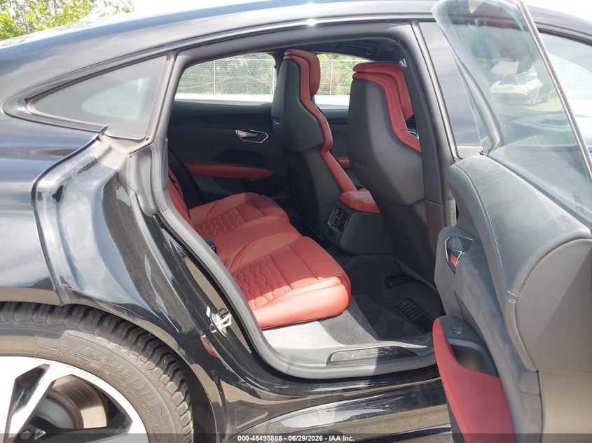 2022 Audi e-tron GT VIN WAUEJBFW6N7004916 IAAI salvage auction — Unknown, Salvage (Illinois), sold $25,750 on 2026-09-04 (photo 8)