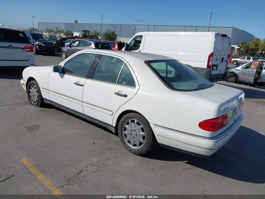1999 Mercedes-benz E-class VIN WDBJF65H5XA951771 IAAI salvage auction — NORMAL WEAR, Clear - Dealer Only (California), sold $300 on 2026-07-13 (photo 3)