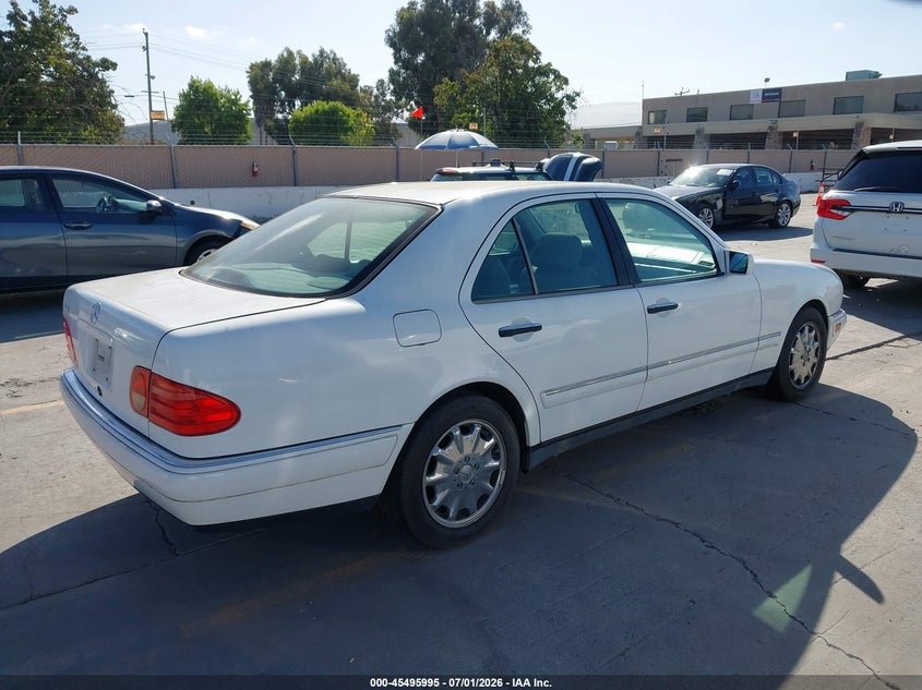 1999 Mercedes-benz E-class VIN WDBJF65H5XA951771 IAAI salvage auction — NORMAL WEAR, Clear - Dealer Only (California), sold $300 on 2026-07-13 (photo 4)