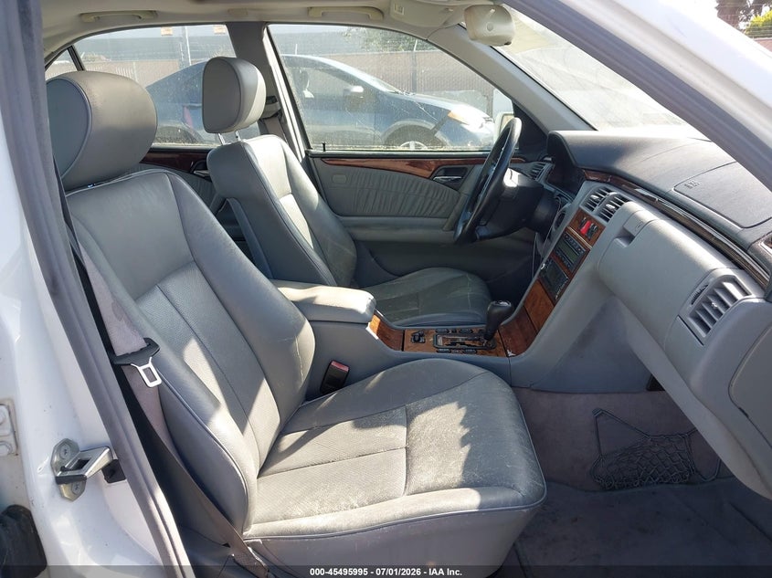 1999 Mercedes-benz E-class VIN WDBJF65H5XA951771 IAAI salvage auction — NORMAL WEAR, Clear - Dealer Only (California), sold $300 on 2026-07-13 (photo 5)