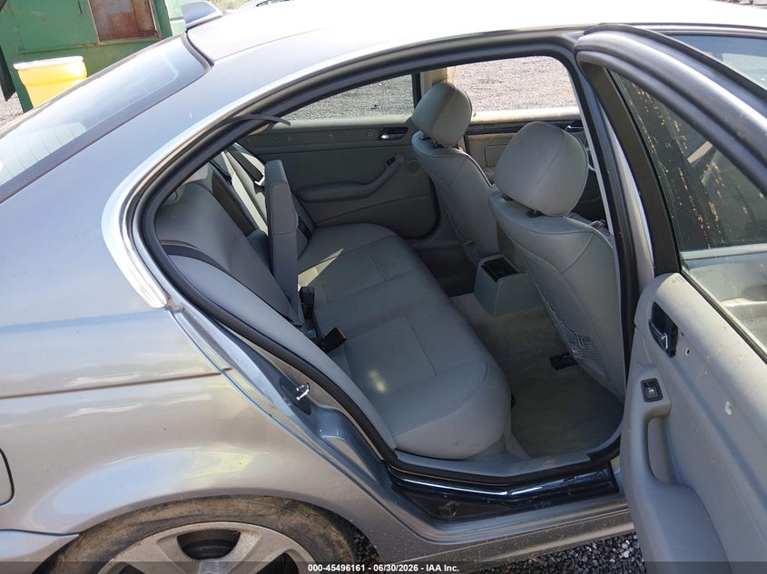 2004 BMW 3 series VIN WBAEV53424KM35306 IAAI salvage auction — LEFT SIDE, Salvage (South Carolina), sold $775 on 2026-08-04 (photo 8)