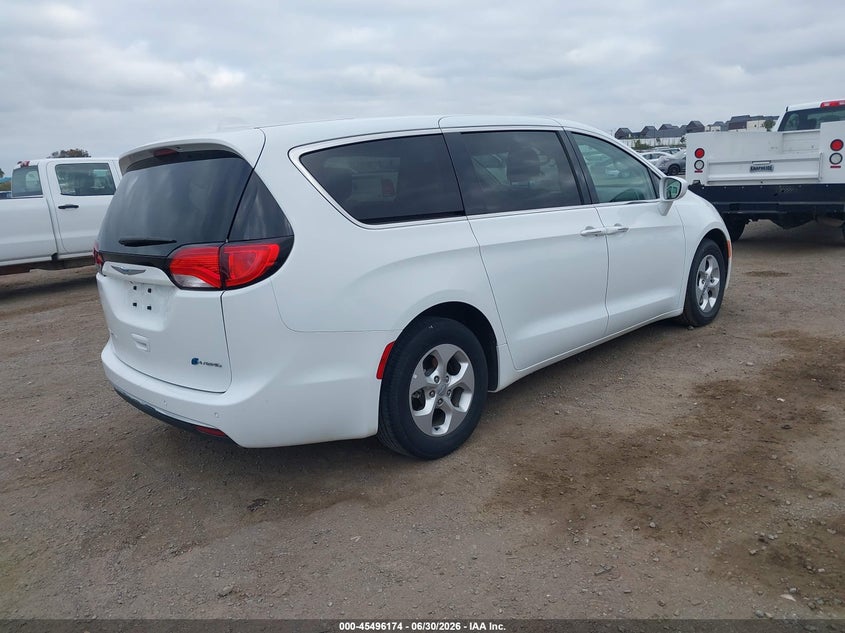 2018 Chrysler Pacifica VIN 2C4RC1H71JR356292 IAAI salvage auction — NORMAL WEAR, Sf97 (California), sold $12,500 on 2026-07-28 (photo 4)