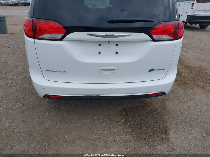2018 Chrysler Pacifica VIN 2C4RC1H71JR356292 IAAI salvage auction — NORMAL WEAR, Sf97 (California), sold $12,500 on 2026-07-28 (photo 6)