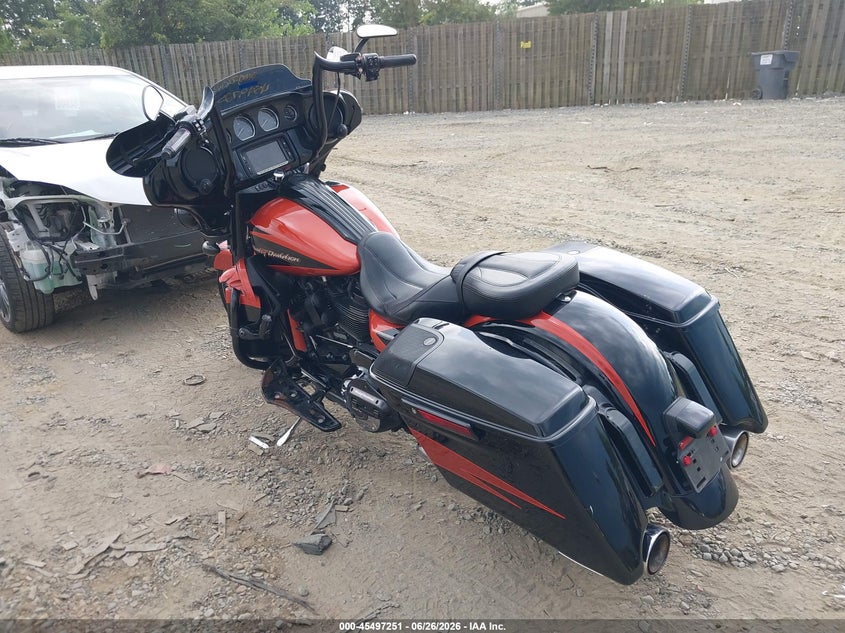 2017 Harley-davidson Street glide VIN 1HD1PXF17HB961489 IAAI salvage auction — LEFT & RIGHT, Salvage (Virginia), sold $7,150 on 2026-08-05 (photo 3)