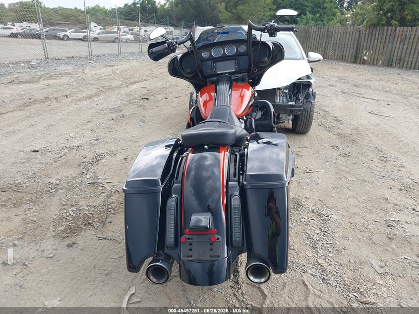 2017 Harley-davidson Street glide VIN 1HD1PXF17HB961489 IAAI salvage auction — LEFT & RIGHT, Salvage (Virginia), sold $7,150 on 2026-08-05 (photo 6)