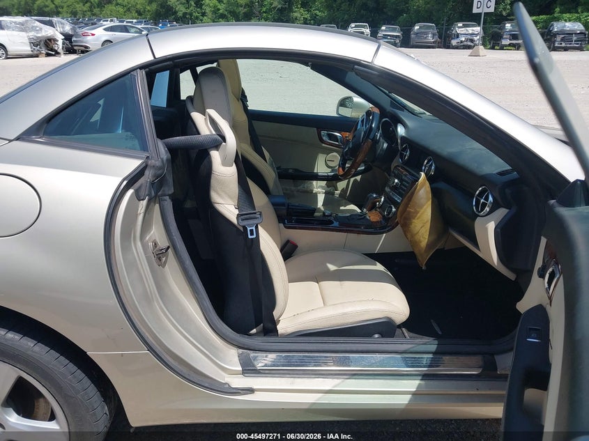 2012 Mercedes-benz Slk-klasse VIN WDDPK4HAXCF038811 IAAI salvage auction — LEFT FRONT, Salvage (Missouri), sold $1,300 on 2026-07-29 (photo 8)