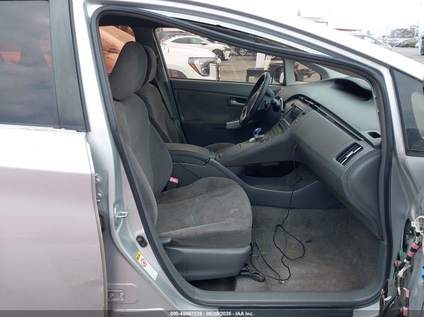 2011 Toyota Prius VIN JTDKN3DUXB0262006 IAAI salvage auction — SIDE, Salvage (California), sold $25 on 2026-07-30 (photo 5)