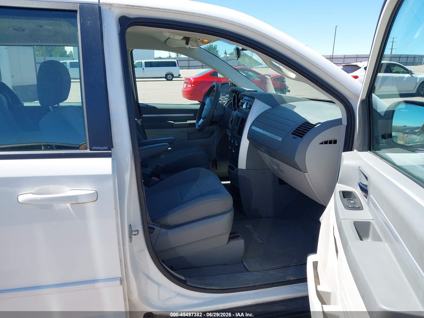 2010 Dodge Grand caravan VIN 2D4RN4DE4AR262118 IAAI salvage auction — NORMAL WEAR, Clear (Colorado), sold $200 on 2026-07-08 (photo 5)