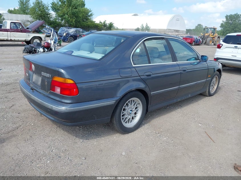 2000 BMW 5 series VIN WBADM6345YGV03773 IAAI salvage auction — NORMAL WEAR, Regular Certificate (Iowa), sold $25 on 2026-07-13 (photo 4)